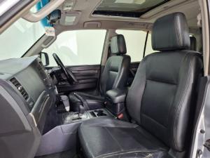 Mitsubishi Pajero 5-door 3.2DI-D GLS - Image 12