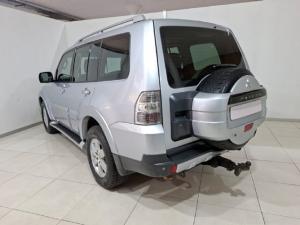 Mitsubishi Pajero 5-door 3.2DI-D GLS - Image 3