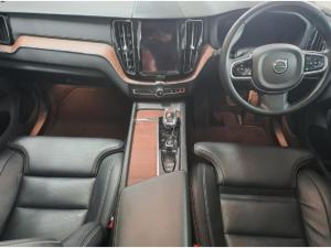 Volvo XC60 T8 Twin Engine AWD Ultimate Dark - Image 4