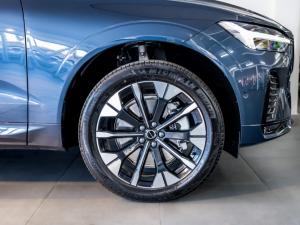 Volvo XC60 B5 AWD Plus Dark - Image 10