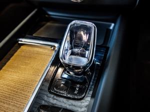 Volvo XC60 B5 AWD Plus Dark - Image 13