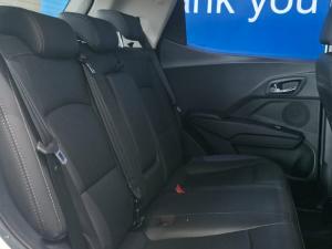 Mahindra XUV300 1.2T W8 - Image 17