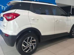 Mahindra XUV300 1.2T W8 - Image 4