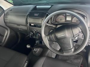 Isuzu D-Max Gen 6 250 single cab Fleetside safety - Image 10