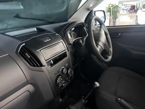 Isuzu D-Max Gen 6 250 single cab Fleetside safety - Image 6