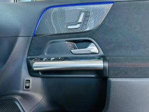 Mercedes-Benz GLA GLA200 Progressive - Image 9