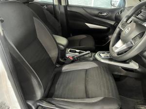 Nissan Navara 2.5DDTi double cab SE Plus auto - Image 11