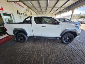 Toyota Hilux 2.8GD-6 Xtra cab Legend auto - Image 3
