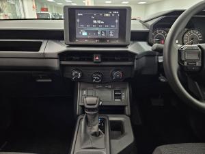 Toyota Hilux 2.8GD-6 double cab SRX 4x4 - Image 12