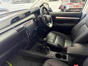 Toyota Hilux 2.4GD-6 double cab 4x4 Raider manual - Image 7
