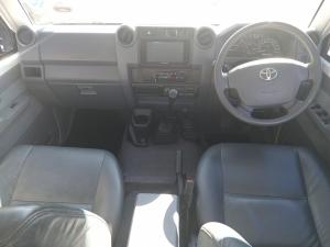 Toyota Land Cruiser 79 4.5D-4D V8 double cab LX - Image 6