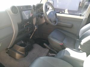 Toyota Land Cruiser 79 4.5D-4D V8 double cab LX - Image 7