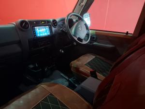 Toyota Land Cruiser 79 4.5D-4D V8 double cab LX - Image 7