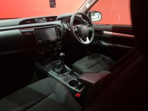 Toyota Hilux 2.4GD-6 double cab 4x4 Raider manual - Image 7