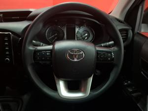 Toyota Hilux 2.4GD-6 double cab 4x4 Raider manual - Image 8