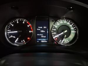 Toyota Hilux 2.4GD-6 double cab 4x4 Raider manual - Image 9