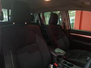 Toyota Hilux 2.4GD-6 double cab 4x4 Raider manual - Image 10