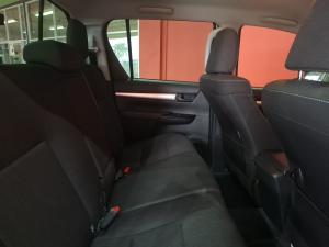 Toyota Hilux 2.4GD-6 double cab 4x4 Raider manual - Image 11