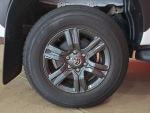 Toyota Hilux 2.4GD-6 double cab 4x4 Raider manual - Image 12