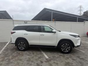 Toyota Fortuner 2.4GD-6 4x4 - Image 3