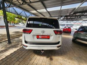 Toyota Land Cruiser 300 3.3D ZX - Image 5