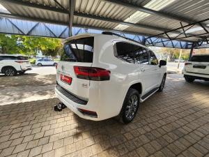 Toyota Land Cruiser 300 3.3D ZX - Image 2