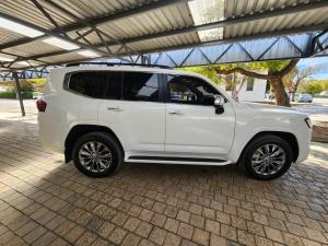 Toyota Land Cruiser 300 3.3D ZX - Image 3