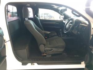 Toyota Hilux 2.8GD-6 Xtra cab 4x4 Legend manual - Image 8