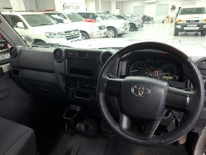 Toyota Land Cruiser 79 4.5D-4D LX V8 single cab - Image 6