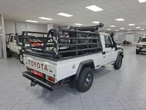 Toyota Land Cruiser 79 4.5D-4D LX V8 single cab - Image 2