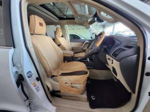 Toyota Land Cruiser Prado 4.0 VX-L - Image 12
