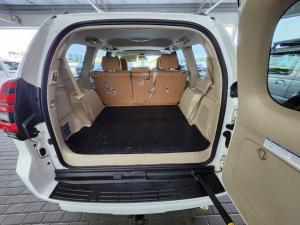 Toyota Land Cruiser Prado 4.0 VX-L - Image 14