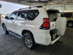Toyota Land Cruiser Prado 4.0 VX-L - Image 16