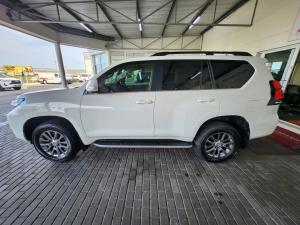 Toyota Land Cruiser Prado 4.0 VX-L - Image 17