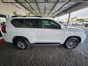 Toyota Land Cruiser Prado 4.0 VX-L - Image 3