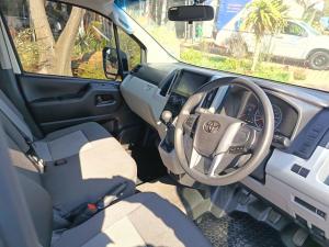Toyota Quantum 2.8 LWB crew cab manual - Image 7