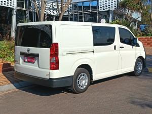 Toyota Quantum 2.8 LWB crew cab manual - Image 2