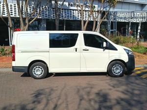 Toyota Quantum 2.8 LWB crew cab manual - Image 3