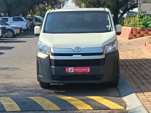 Toyota Quantum 2.8 LWB crew cab manual - Image 4