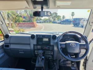 Toyota Land Cruiser 79 2.8GD-6 double cab auto - Image 6
