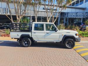 Toyota Land Cruiser 79 2.8GD-6 double cab auto - Image 3