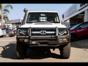 Toyota Land Cruiser 79 4.5D-4D V8 double cab LX - Image 4