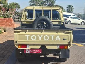 Toyota Land Cruiser 79 2.8GD-6 double cab auto - Image 5