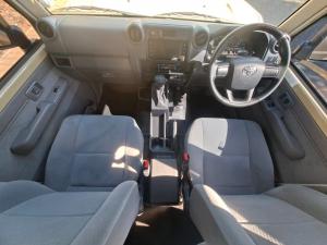 Toyota Land Cruiser 79 2.8GD-6 double cab auto - Image 6
