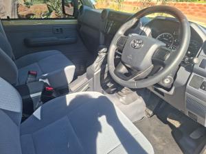 Toyota Land Cruiser 79 2.8GD-6 double cab auto - Image 7