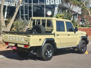 Toyota Land Cruiser 79 2.8GD-6 double cab auto - Image 2