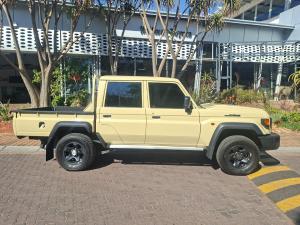 Toyota Land Cruiser 79 2.8GD-6 double cab auto - Image 3