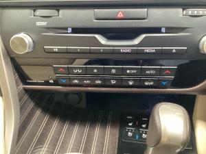 Lexus RX 350 EX - Image 15