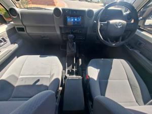 Toyota Land Cruiser 79 2.8GD-6 double cab auto - Image 6