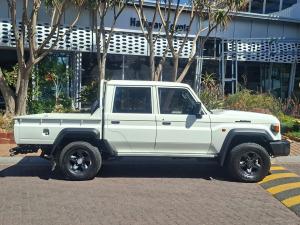 Toyota Land Cruiser 79 2.8GD-6 double cab auto - Image 3